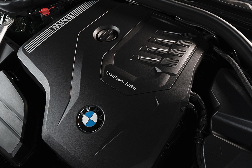 Động cơ của BMW 430i M Sport Convertible 2021. Động cơ của BMW 430i M Sport Convertible 2021.