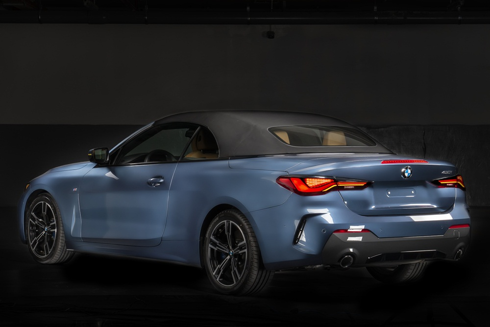 Phía đuôi xe BMW 430i Convertible M Sport Phía đuôi xe BMW 430i Convertible M Sport