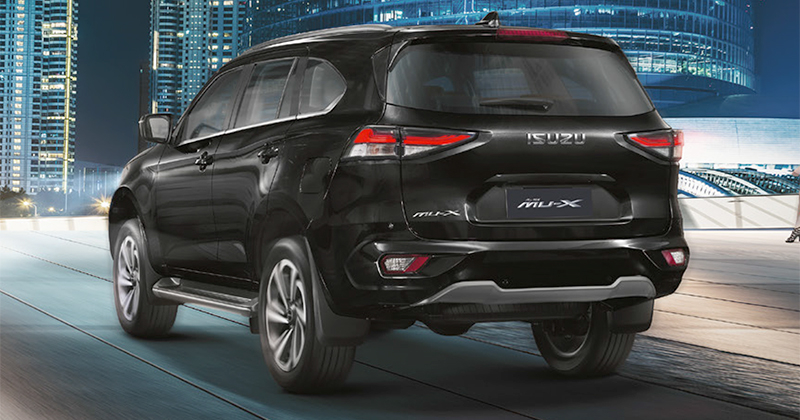 Isuzu MU-X 2022 nh&igrave;n từ đằng sau