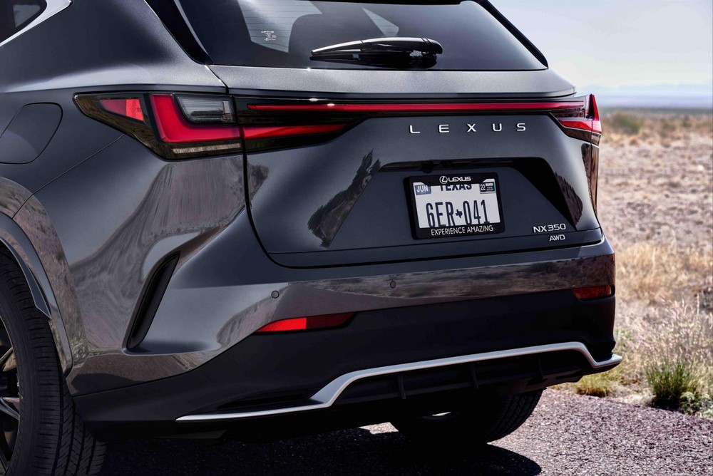 Thiết kế đằng sau của Lexus NX 2022