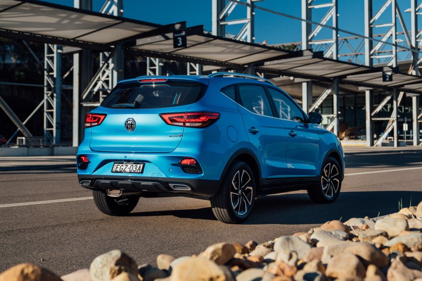 MG ZS T 2022 nh&igrave;n từ ph&iacute;a sau