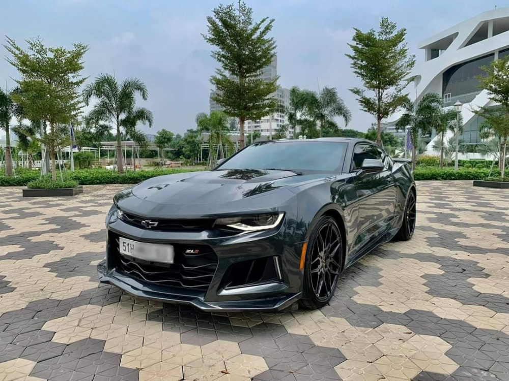 Chiếc xe thể thao Chevrolet Camaro đời 2017 đang được ch&agrave;o b&aacute;n