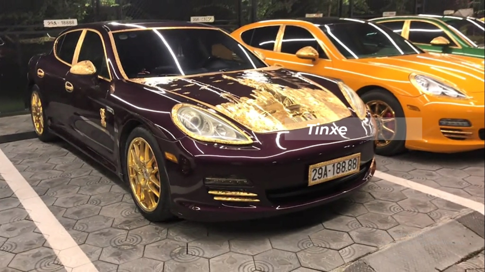Cận cảnh chiếc xe Porsche Panamera mang m&agrave;u lạ, được mạ v&agrave;ng 24k v&agrave; biển tứ qu&yacute; 8