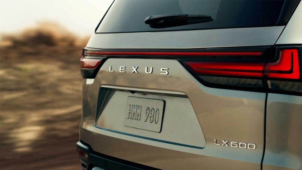 H&igrave;nh ảnh đu&ocirc;i xe của Lexus LX 2022 do h&atilde;ng tung ra