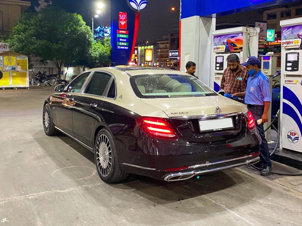 Chiếc Mercedes-Benz E-Class L n&agrave;y tr&ocirc;ng chẳng kh&aacute;c n&agrave;o Mercedes-Maybach S-Class h&agrave;ng xịn
