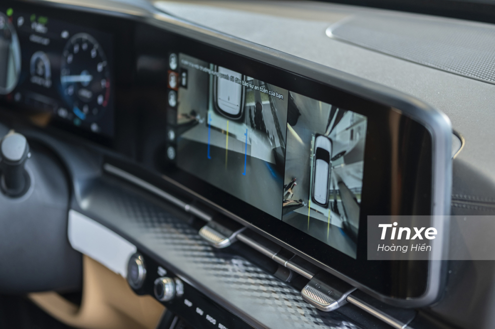 Camera 360 độ trên KIA Carnival khá sắc nét nhưng vẫn có hiện tượng quang sai. Camera 360 độ trên KIA Carnival khá sắc nét nhưng vẫn có hiện tượng quang sai.