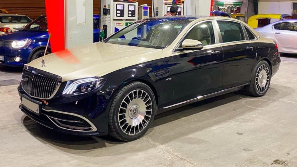 Ph&iacute;a trước của chiếc Mercedes Maybach S-Class nh&aacute;i