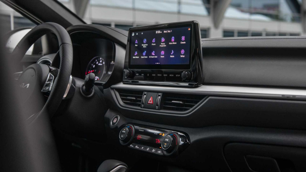 M&agrave;n h&igrave;nh trung t&acirc;m 10,25 inch mới của Kia Forte 2022