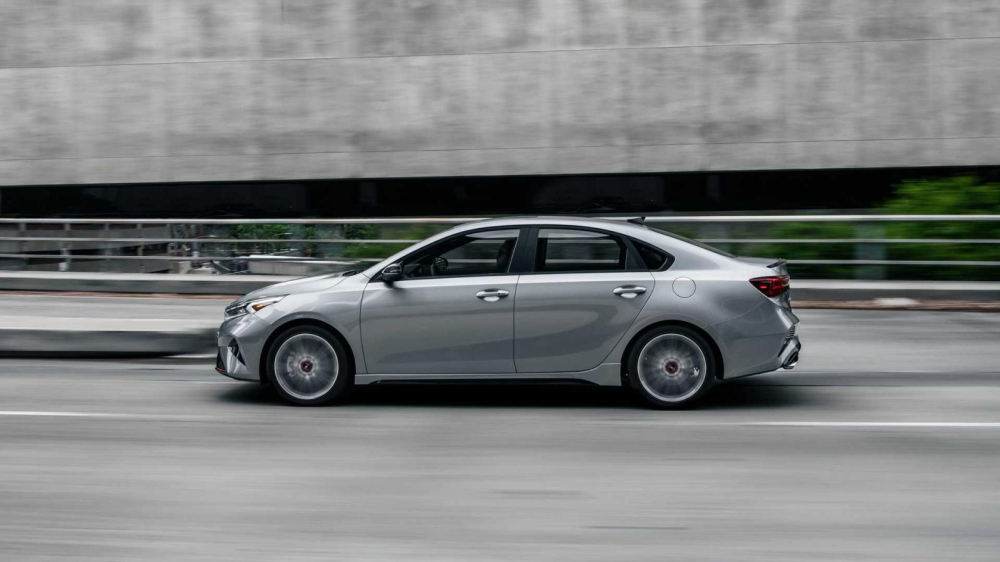 Kia Forte 2022 c&oacute; th&ecirc;m v&agrave;nh la-zăng mới