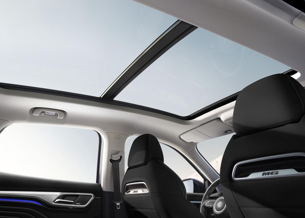 Cửa sổ trời toàn cảnh của MG Marvel R Electric 2022