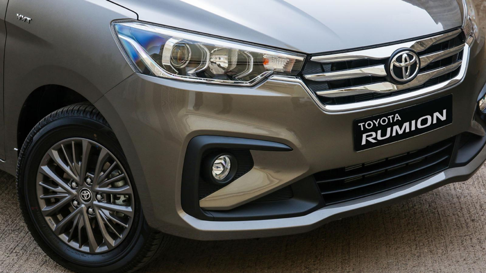 Đ&egrave;n pha, cản trước v&agrave; đ&egrave;n sương m&ugrave; của Toyota Rumion 2021 kh&ocirc;ng kh&aacute;c g&igrave; Suzuki Ertiga