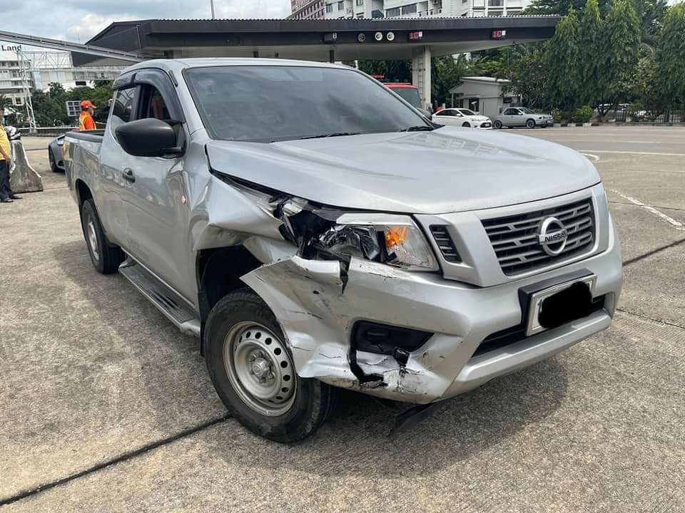 Thiệt hại của xe b&aacute;n tải Nissan