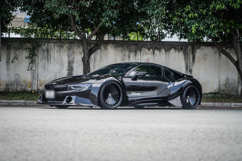 Cận cảnh diện mạo xe BMW i8 độ thân rộng