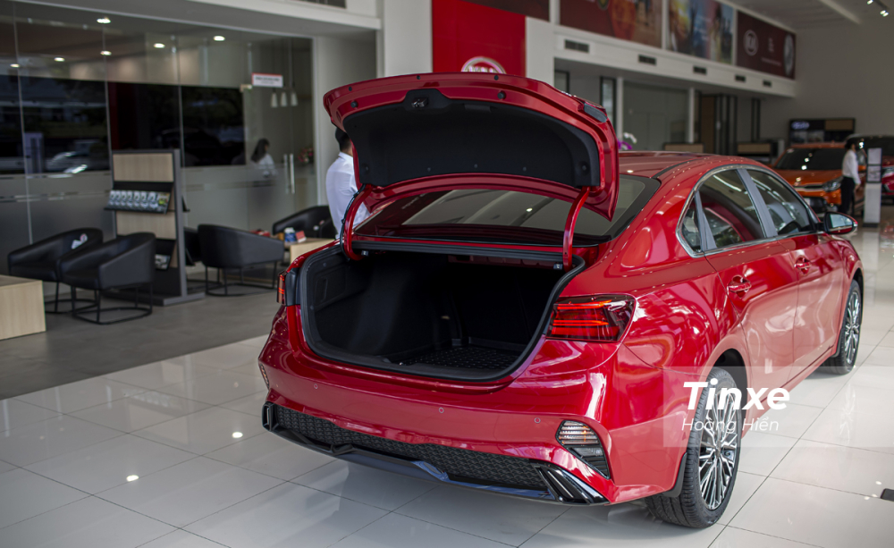 KIA K3 mới vẫn sở hữu khoang h&agrave;nh l&yacute; với thể t&iacute;ch 502 l&iacute;t.
