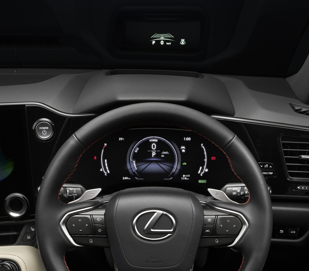 Vô lăng mới và màn hình HUD của Lexus NX 2022 Vô lăng mới và màn hình HUD của Lexus NX 2022