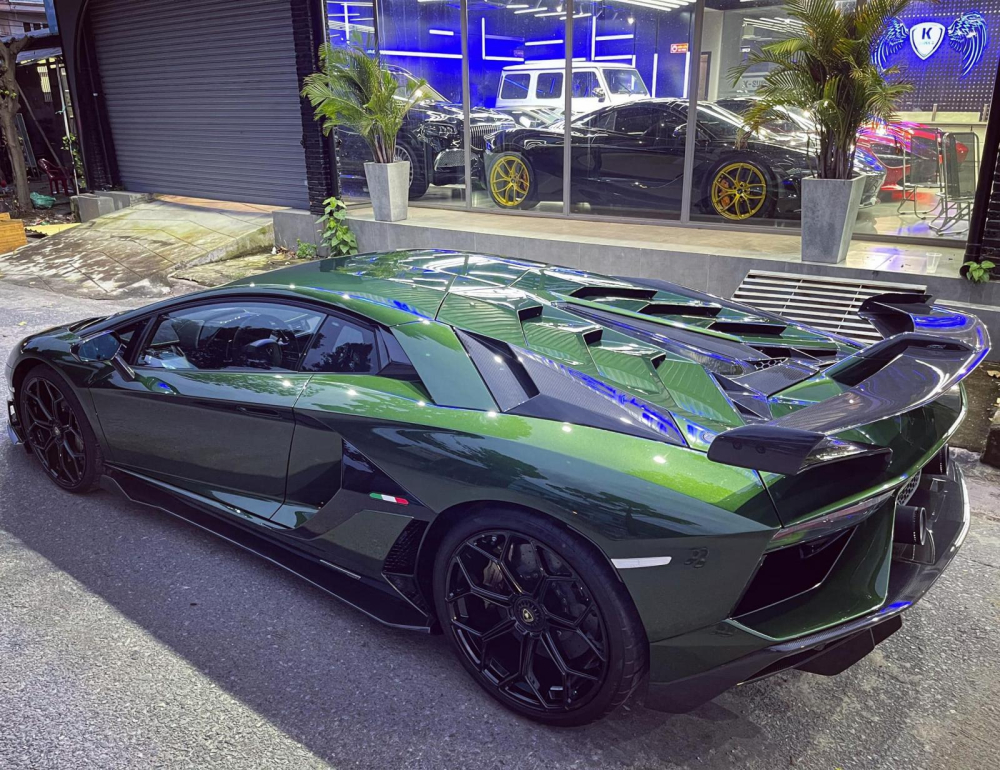 Màu sơn của xe là Verde Ermes rất cá tính