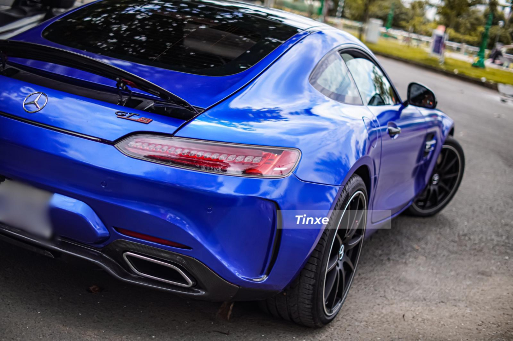 Mức giá để trải nghiệm Mercedes-AMG GT S chính hãng tại Việt Nam phải trên 8,35 tỷ đồng Mức giá để trải nghiệm Mercedes-AMG GT S chính hãng tại Việt Nam phải trên 8,35 tỷ đồng