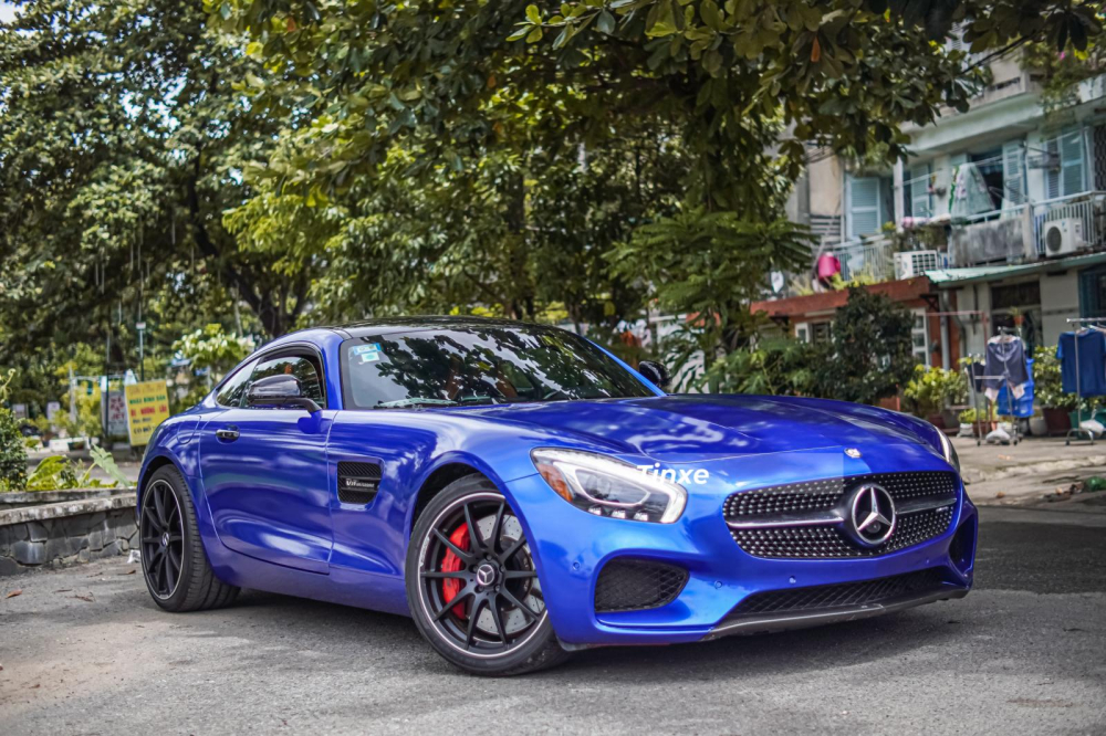 Nguyên bản chiếc xe này có màu đỏ nhưng nay đã được chủ nhân thay áo sang màu Brilliant Blue Metallic Nguyên bản chiếc xe này có màu đỏ nhưng nay đã được chủ nhân thay áo sang màu Brilliant Blue Metallic