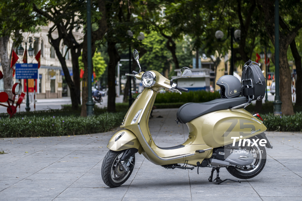 Vespa Primavera phiên bản kỷ niệm 75 vừa được ra mắt tại Việt Nam.