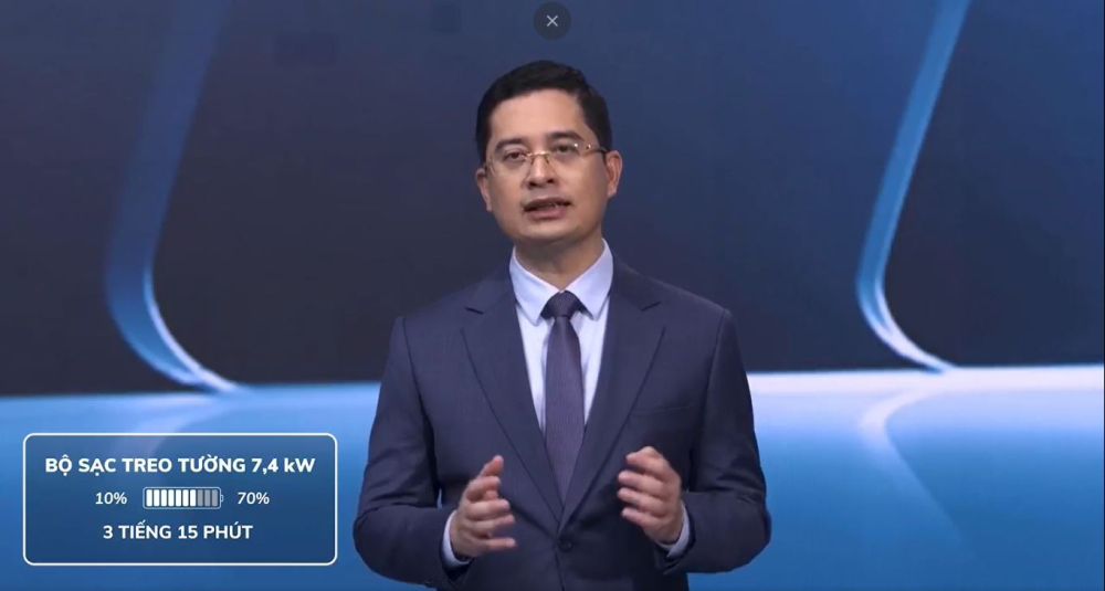 Người dùng cũng có thể lựa chọn lắp đặt bộ sạc treo tường tại nhà, có khả năng sạc nhanh hơn bộ sạc di động.
