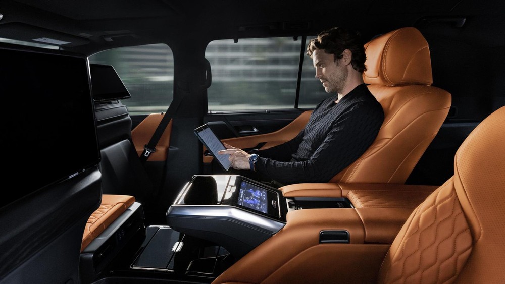 Lexus LX 600 2022 bản Executive được trang bị nội thất 4 chỗ