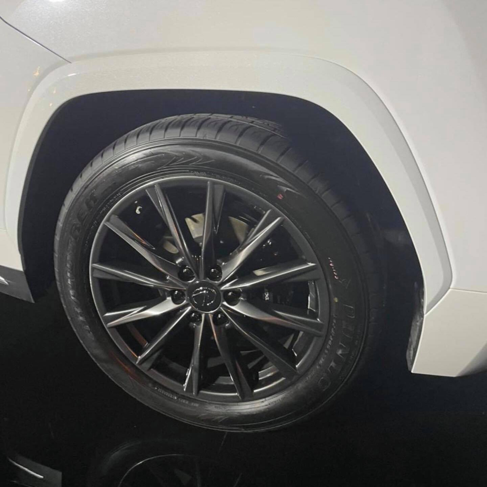 Lexus LX F Sport 2022 với vành la-zăng riêng Lexus LX F Sport 2022 với vành la-zăng riêng