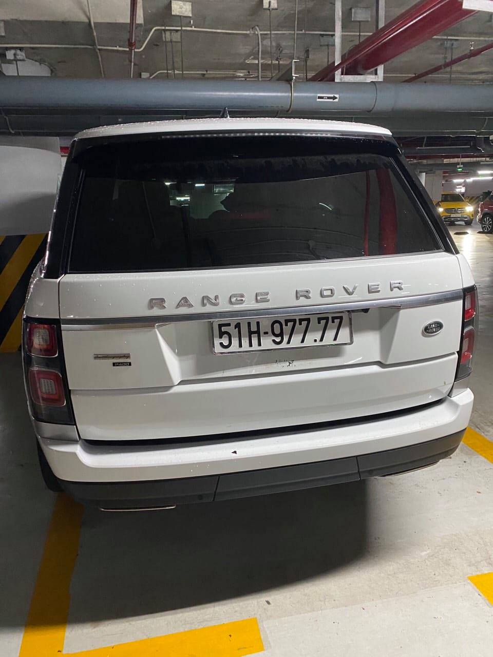 Cư d&acirc;n mạng nhanh ch&oacute;ng t&igrave;m ra chiếc xe mang biển 51H-977.77 l&agrave; Range Rover n&ecirc;n con số cuối của si&ecirc;u b&ograve; tr&ecirc;n kh&ocirc;ng thể l&agrave; 7