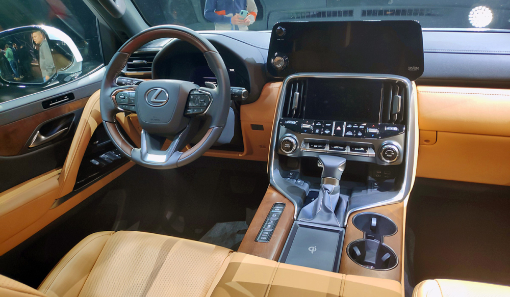 Nội thất bên trong Lexus LX 500d 2022 với 2 màn hình mới ở vị trí trung tâm Nội thất bên trong Lexus LX 500d 2022 với 2 màn hình mới ở vị trí trung tâm