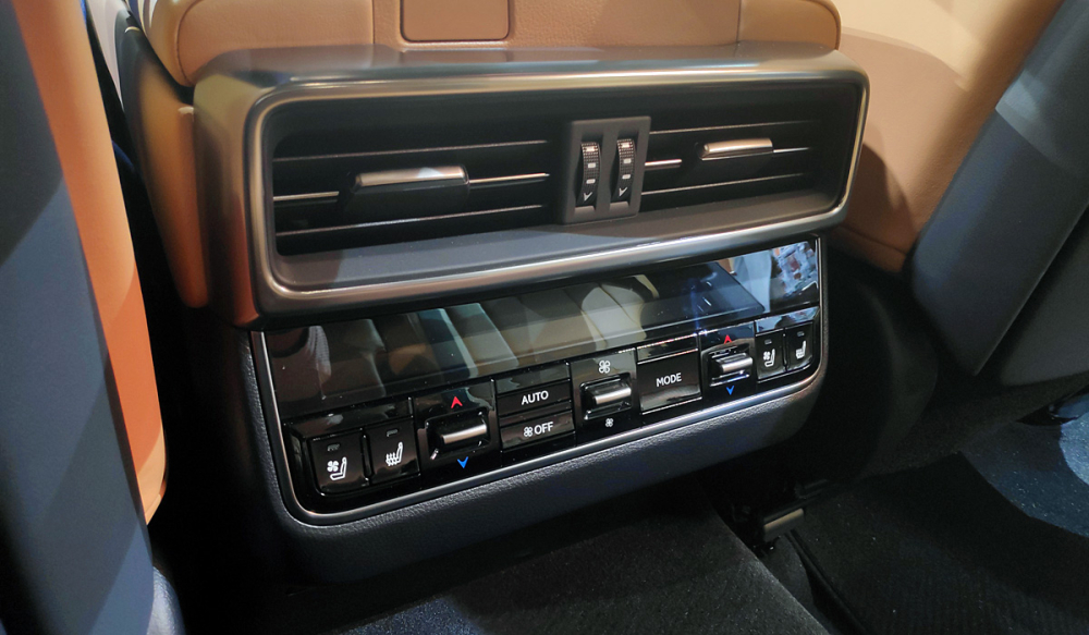 Cửa gió điều hòa dành cho hàng ghế sau của Lexus LX 2022 Cửa gió điều hòa dành cho hàng ghế sau của Lexus LX 2022