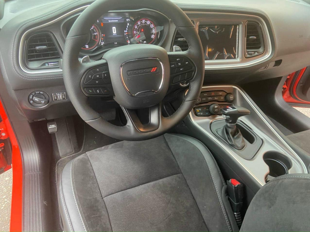 Còn đây là khoang lái xe Dodge Challenger GT Còn đây là khoang lái xe Dodge Challenger GT