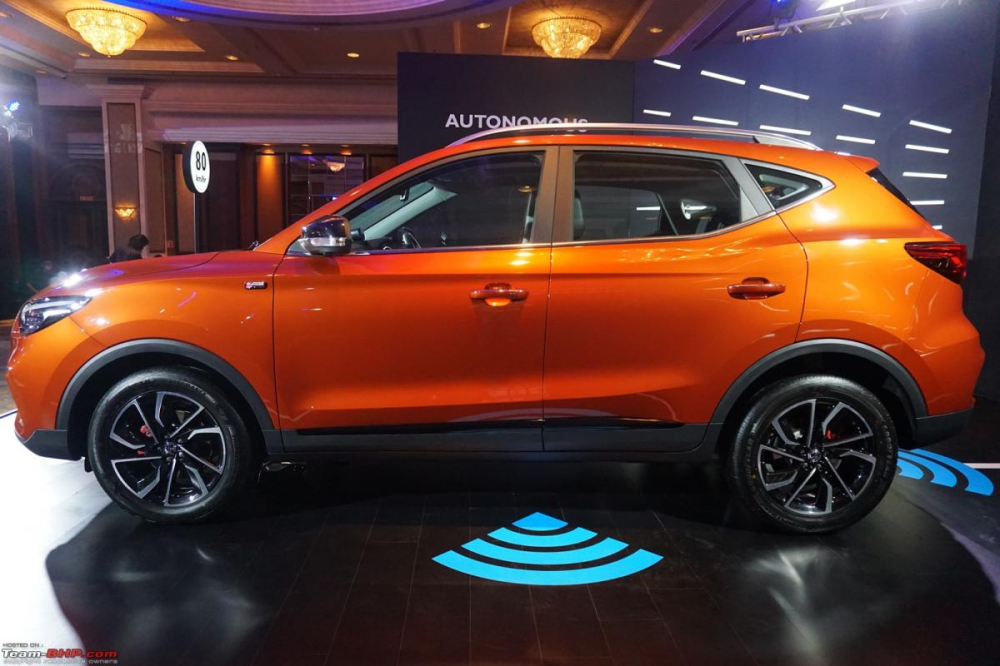 MG Astor 2021 bản cao cấp nhất c&oacute; c&ugrave;m phanh m&agrave;u đỏ tr&ecirc;n 4 b&aacute;nh