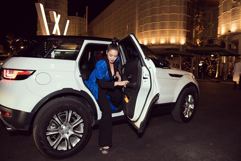 Nhật Kim Anh c&ugrave;ng chiếc xe Range Rover Evoque mua đầu năm 2020