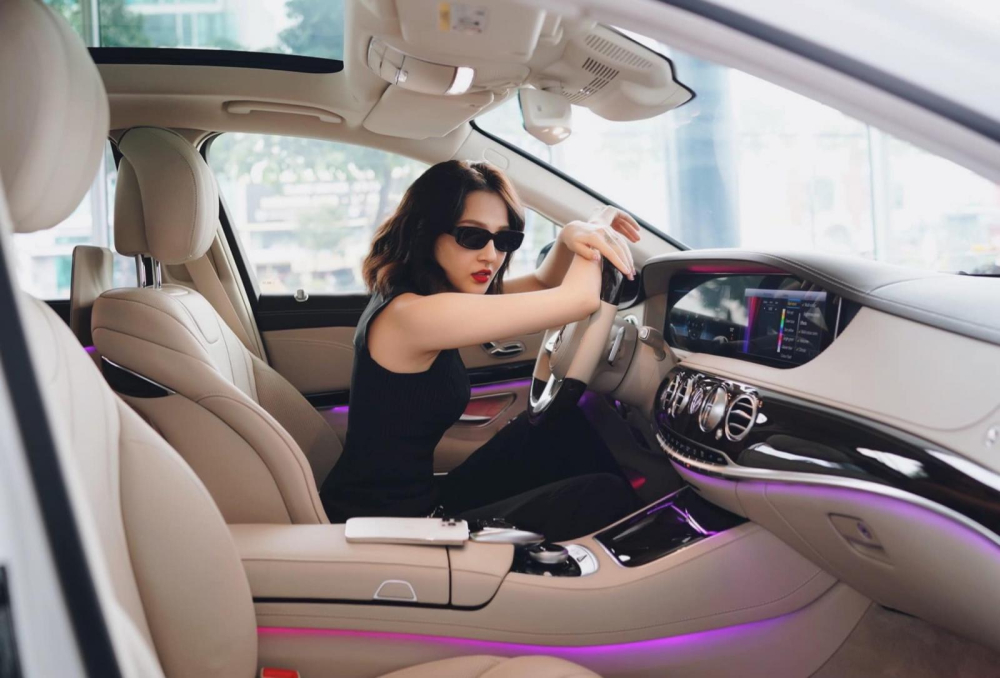 Nữ ca sĩ Bảo Anh tậu xe quốc d&acirc;n showbiz Việt Mercedes-Benz S450, xe sang được Trấn Th&agrave;nh hay hot girl Sam sử dụng