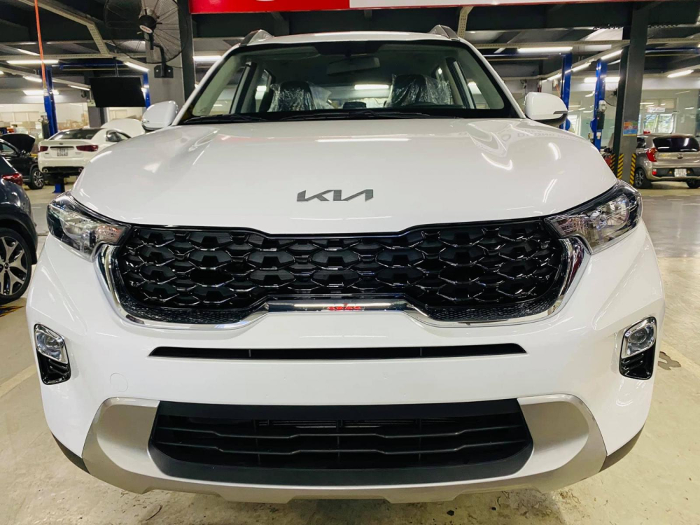 Kia Sonet đ&atilde; bắt đầu được đưa về đại l&yacute;.