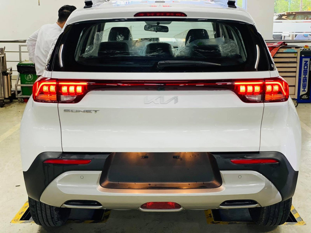 Kia Sonet được lắp r&aacute;p trong nước với 4 phi&ecirc;n bản.