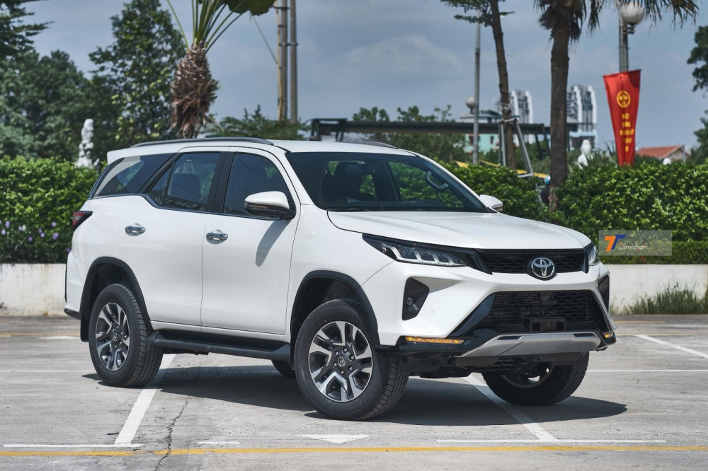 Toyota Fortuner Legender với diện mạo ấn tượng so với xe Fortuner thông thường.