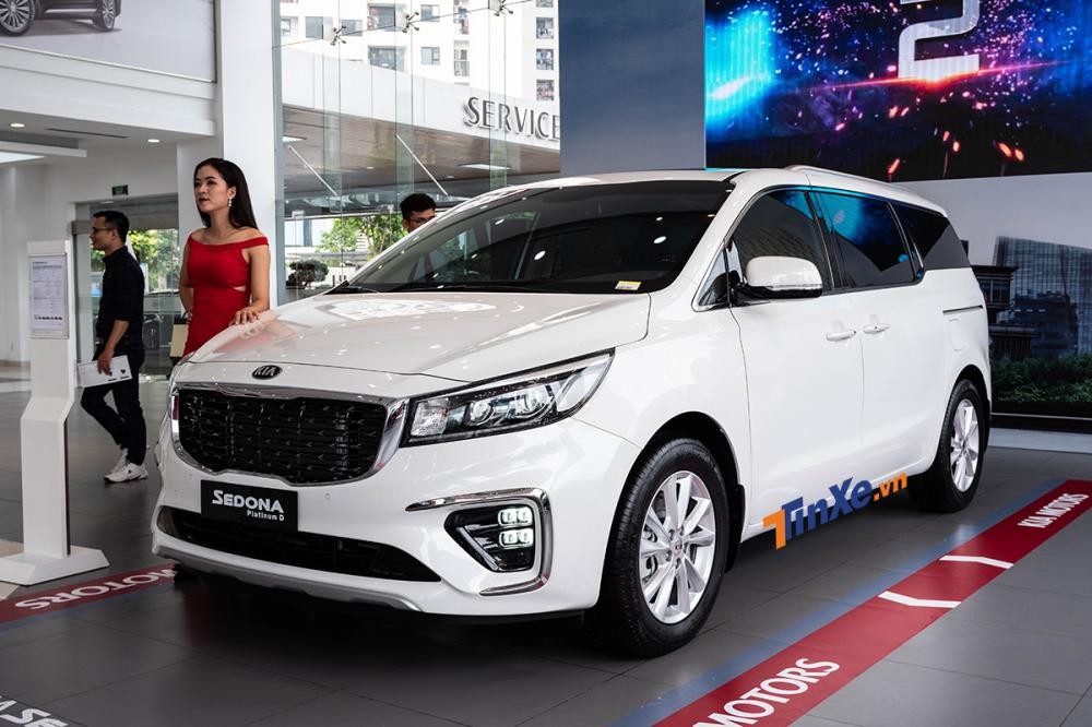 Trước khi&nbsp;n&acirc;ng cấp, Kia Sedona được ph&acirc;n phối với 5 phi&ecirc;n bản c&ugrave;ng gi&aacute; b&aacute;n khởi điểm từ 1,019 tỷ v&agrave; cao nhất l&ecirc;n tới 1,519 tỷ đồng.