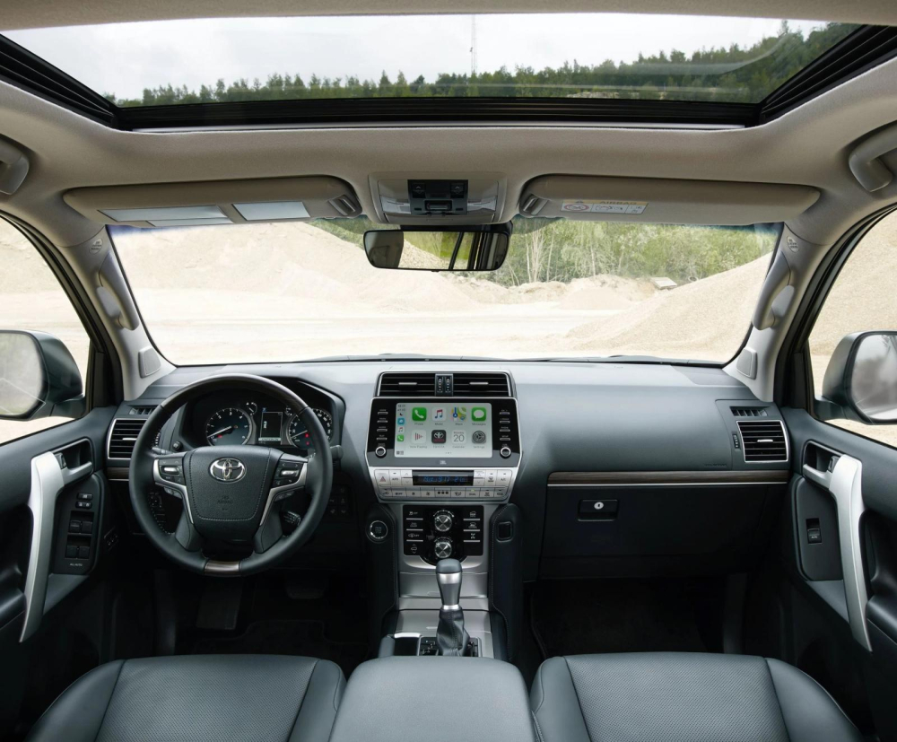 Nội thất của Toyota Land Cruiser Prado 2021.