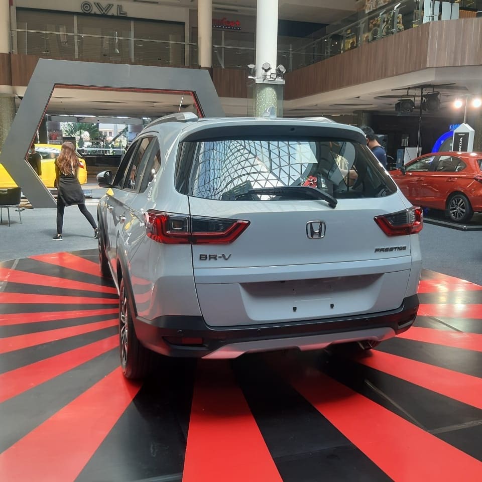 Honda BR-V 2022 nhìn từ đằng sau Honda BR-V 2022 nhìn từ đằng sau