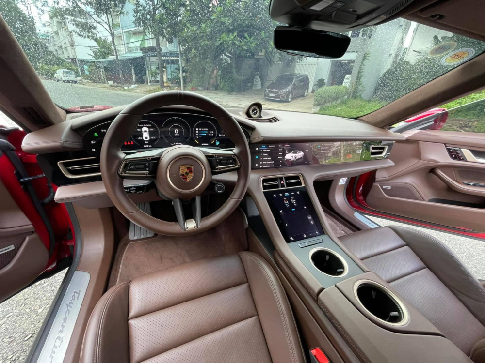 Toàn bộ khoang lái của xe Porsche Taycan Turbo Toàn bộ khoang lái của xe Porsche Taycan Turbo