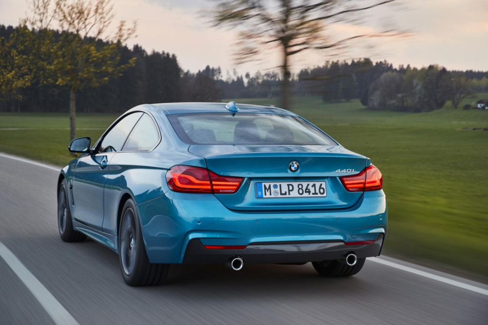 Thanh niên lái chiếc BMW 440i và chạy trốn cảnh sát Thanh niên lái chiếc BMW 440i và chạy trốn cảnh sát