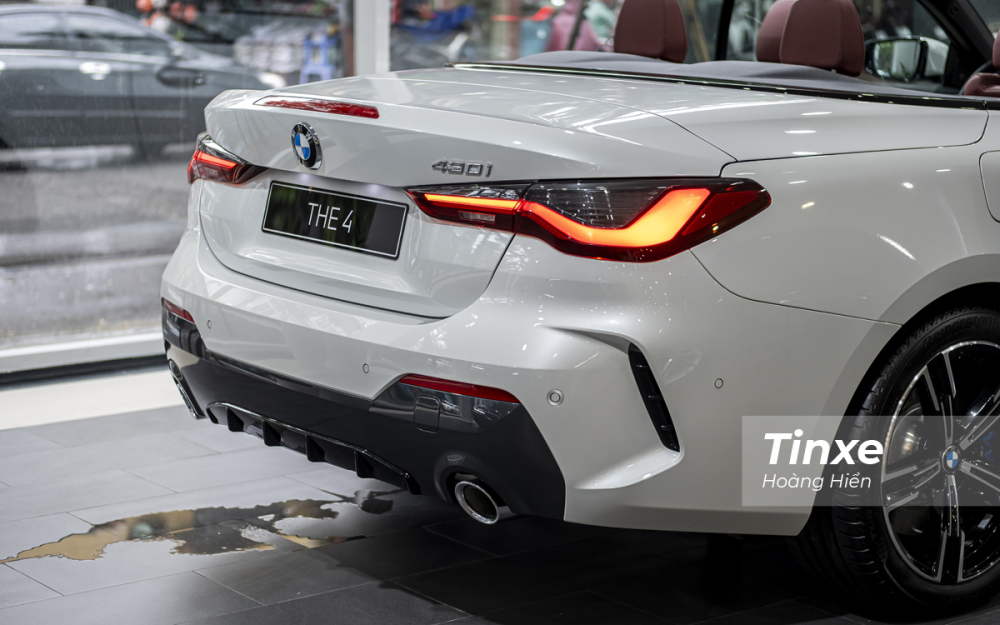 Cốp sau của BMW có thể mở tự động thông qua cảm biến đá chân.