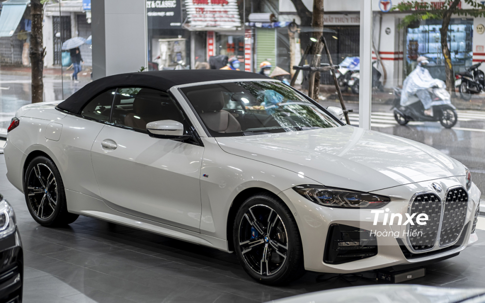 BMW 430i M Sport Convertible mang dáng vẻ thể thao bắt mắt của một chiếc xe hạng sang cùng những đường nét mang tính thời trang ấn tượng.