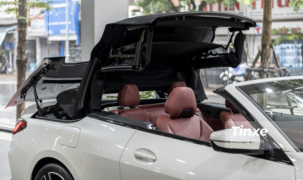 Hàng ghế trước của BMW 430i M Sport còn có hệ thống sưởi gáy giúp người ngồi trên xe không bị lạnh vào những ngày mùa đông.