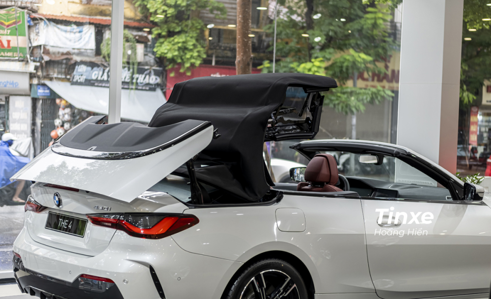 Điểm nổi bật của BMW 430i M Sport Convertible chính là ở khả năng đóng/mở bộ mui xếp mềm chỉ trong 18 giây