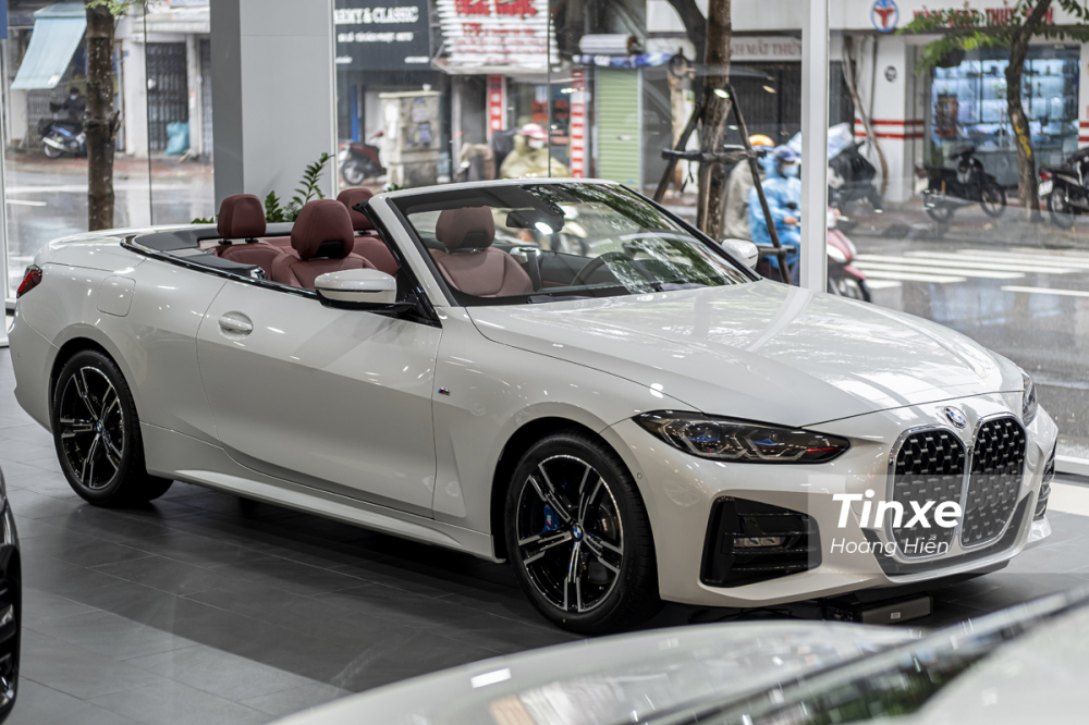 Sau khi hạ mui, BMW 430i M Sport Convertible mới phô diễn toàn bộ vẻ đẹp của mình.