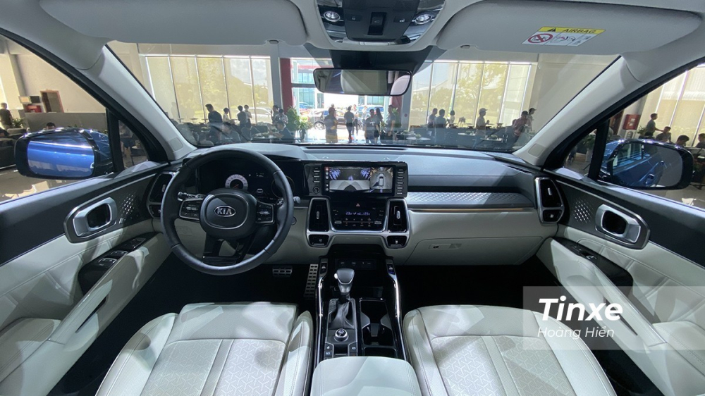 Tổng thể nội thất của Kia Sorento.