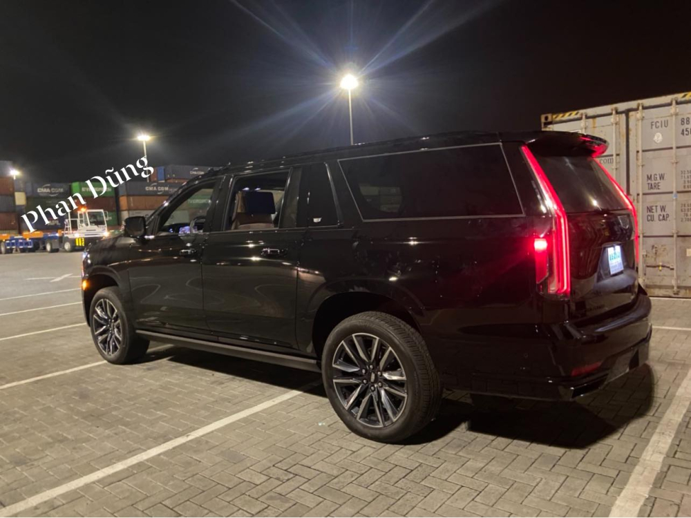 Đây là chiếc xe Cadillac Escalade ESV Sport thế hệ hoàn toàn mới