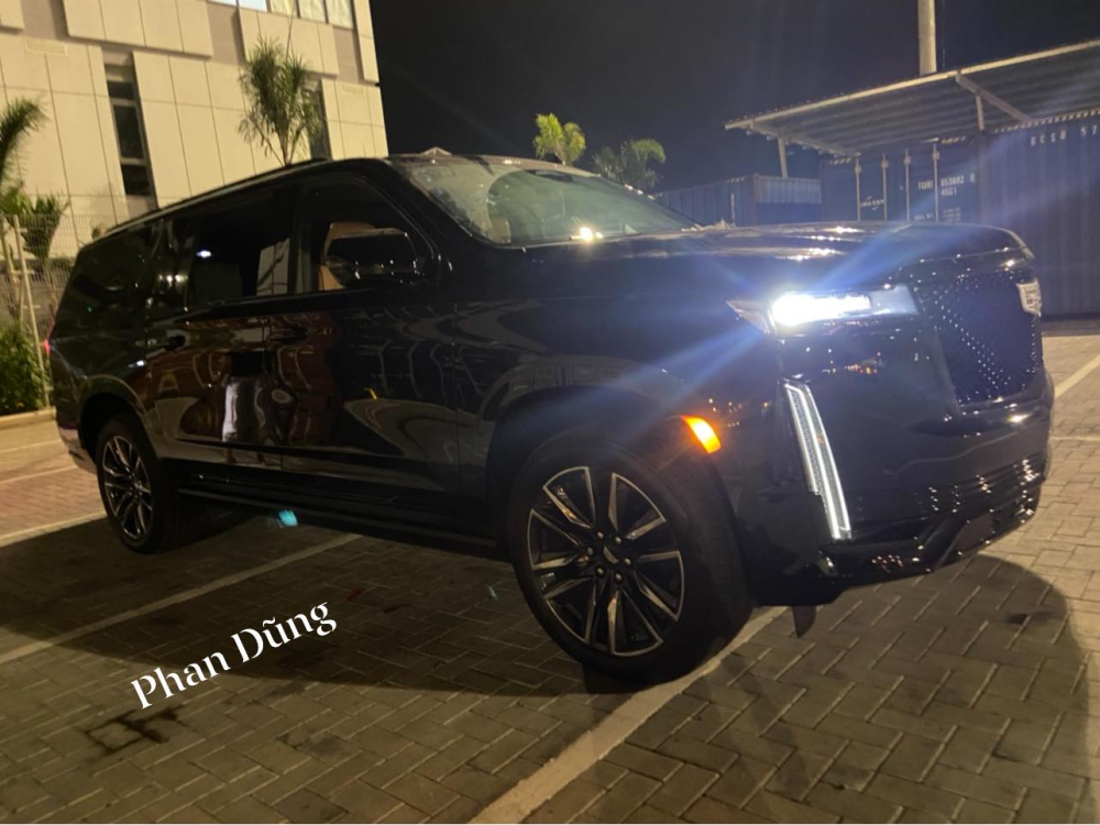 Koenigsegg Regera chưa về đến nhưng vợ đòi đi phượt, Hoàng Kim Khánh lập tức tậu Cadillac Escalade đời mới
