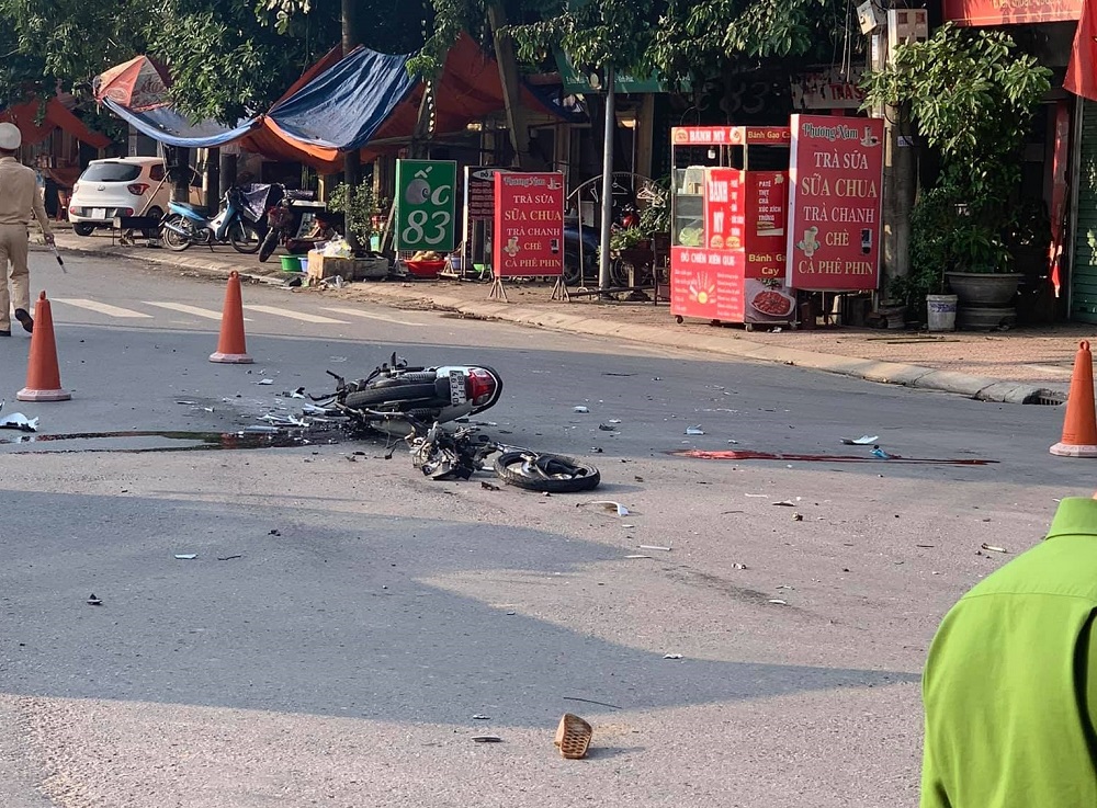 Lực lượng chức năng có mặt tại hiện trường vụ tai nạn